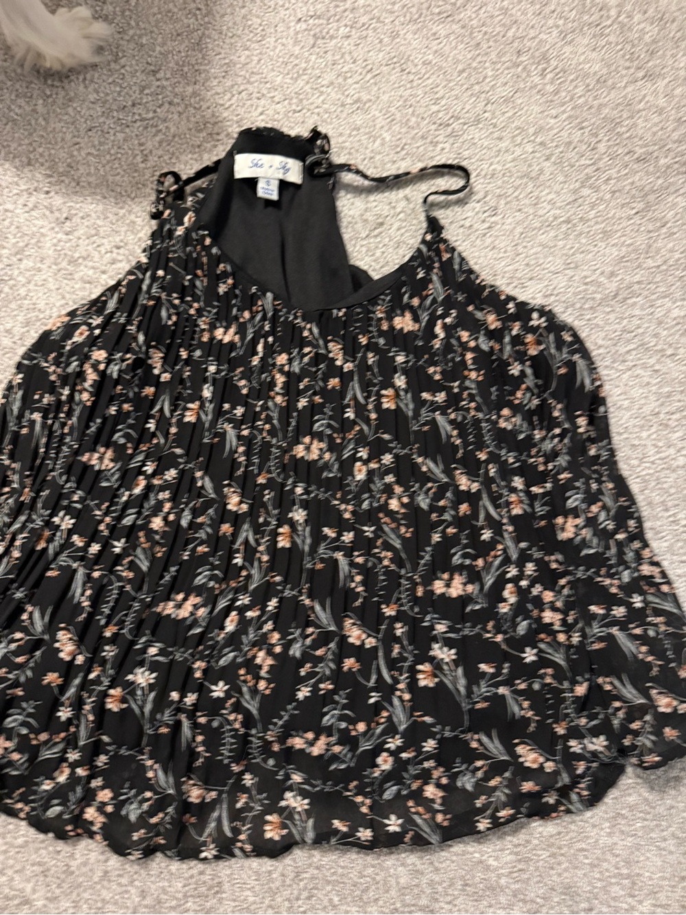 Floral V-Neck Tank blouse - Picture 2 of 4